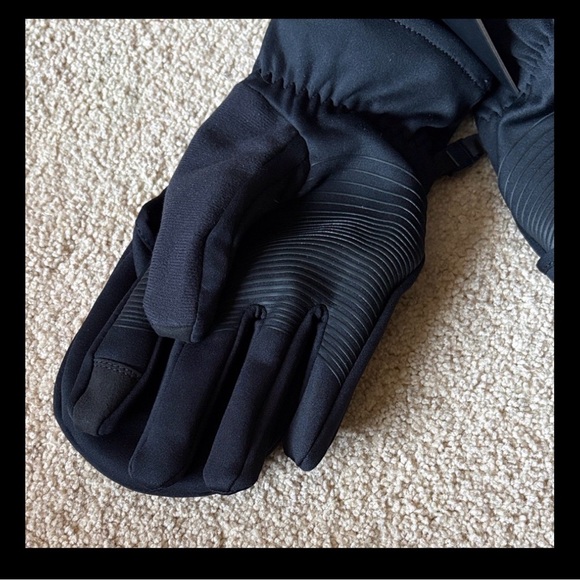 Under Armour NWT insulated mittens - Picture 3 of 7